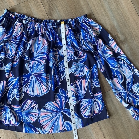 Lilly Pulitzer Lou Lou Off The Shoulder Top Bright Navy in Reel Life size xs - Picture 8 of 9